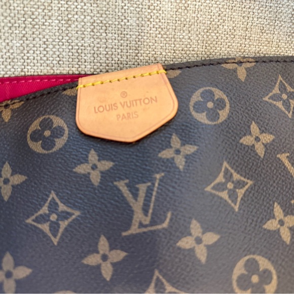 Authentic Louis Vuitton Graceful MM - Classic LV Print with Pink Interior - Picture 4 of 6